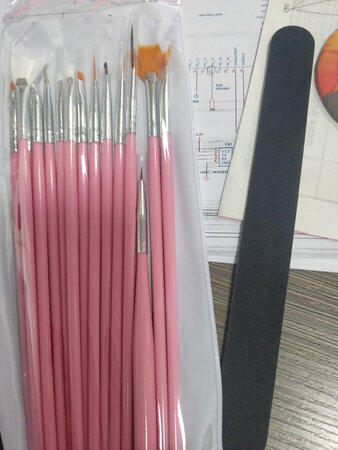 笔号都很全，还送了一个磨甲条，很棒棒哦(´-ω-`)