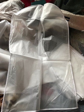 磨砂透明的看着很方便，方便找衣服