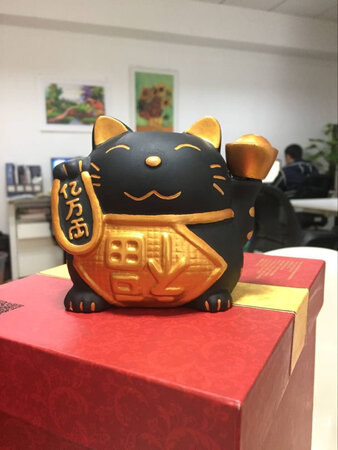 超可爱的小物件，送给朋友的，直接寄到的，朋友立即拆开给我发图片说小巧精致好可爱。果然我的眼光还算不错，看图片感觉看起来非常高大上，做的也比较精致，确实很适合作为礼物送礼。
