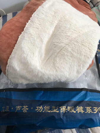 棉裤很厚适合老人穿。一分价钱一份货吧。