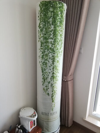 宝贝不错，就是有色差。另外背面的白布占了3分之2，如果只占三分之一就好了价格贵一点也可以吗。柜机放在墙角也露那么多白布，放在墙边呢？总之设计欠妥。
