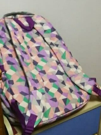 书包做工挺不错的，大小适合小学高年级学生，初中也可以用，希望耐用。