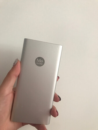 喜欢，定制效果棒棒的。可能是中间转定制商雕刻原因，所以外包装拆封后保存的不是特别好，有很多灰尘，还有点翻旧。不过效果很棒！发货速度正常吧，可能是我一直在催促，比较急的缘故！不过客服态度都很好！给个赞！