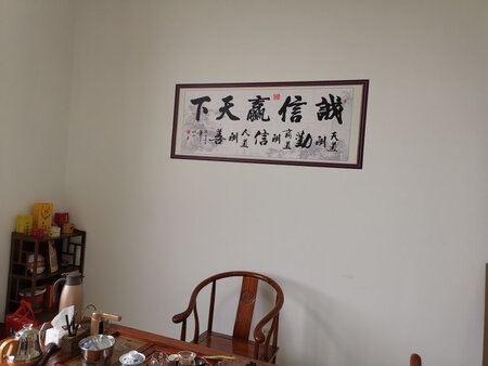 物流超级快！实物不错，比较好帖的，美观大气！比较满意的一次购物！
