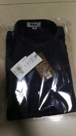 第二次买了，这个衬衫穿着舒服。实际颜色和图片有点差异。