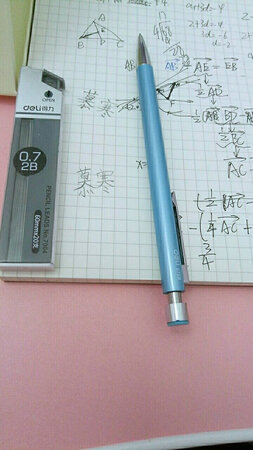 之前买的笔写出来字很浅，这一款就很好，看得清楚。