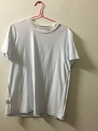 货不对，我要黑色的居然给个米白色而且还不是v领的