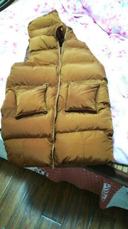 衣服穿着很舒服，，包包也大，可以好踹东西，衣服很厚，质量不错