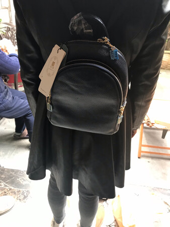 刚收到包包，就打开了，是我喜欢的