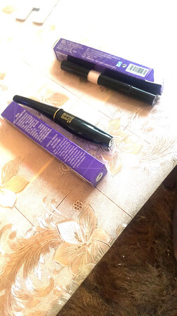 挺不错的，正好刚刚洗完脸就用了，颜色很正，店家还送了小礼物，正是我需要的，我一直喜欢这个颜色，和我一样喜欢这种颜色的可以购买了，感谢店家，祝你们生意兴隆。