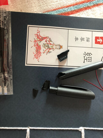 笔在包装里就碎了，没法使用