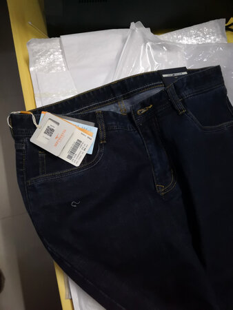 不错，衣服挺适合的，嗯，也便宜，一共买了四件，买四送二。