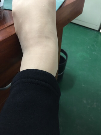 质量很好。穿着舒服。但是穿着裤脚向上提。不够长的感觉。本来我还打算再买一条。还是不买了