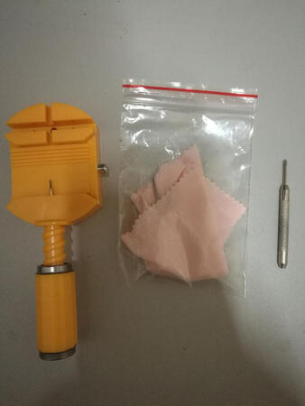表链还可以，安装方便，和原表很配，细节处理到位，不割手。