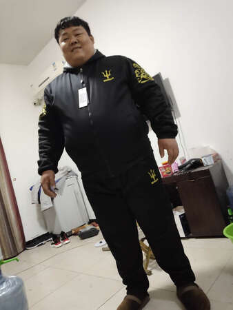 衣服试了一下正好，质量不错物美价廉