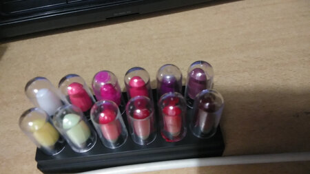 还是蛮好的，颜色多，可以换着涂，可是质量不敢保证。