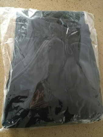 买给妈妈的！大小合适!穿着舒适合体!妈妈很喜欢!一如既往地支持信赖京东品质商品及优质服务!