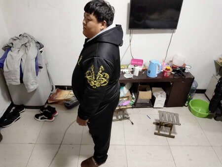 衣服试了一下正好，质量不错物美价廉