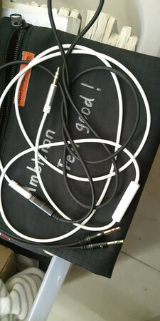 麦克风挺高清的，线也足够长，如果不是太追求音质，这款绝对适合