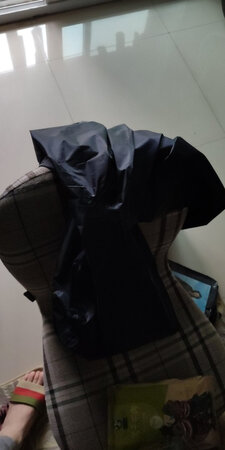 还行吧，感觉不透气，就这样吧。。
