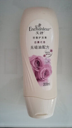 凑单买的比较实惠，我一直都很喜欢艾诗这个牌子，香味独特，持久