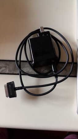 之前的线坏掉了，本来准备丢掉的pad，买了这个换上很好用。物流很快