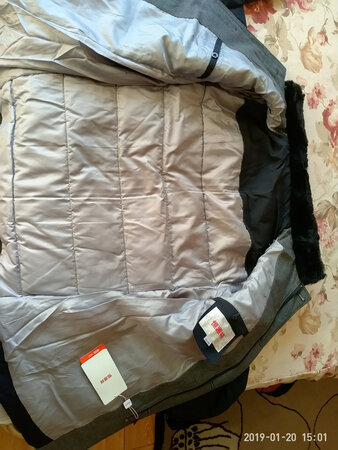 外观还行。在网上买衣服确实不易，大小、做工、面料、价格、品牌差异很大，换货时间长，还是去实体店放心。