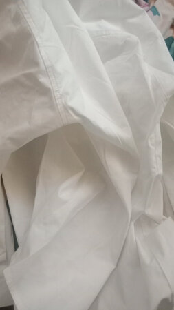 衣服质量还行，摸着挺舒服的！。?