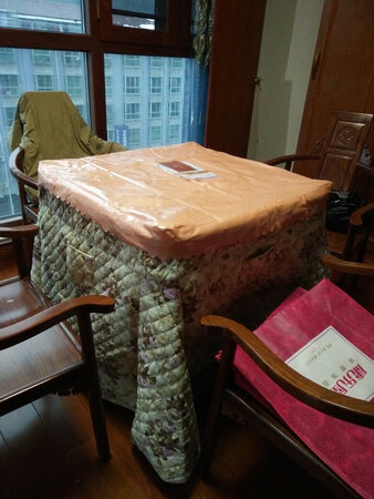 在网上买过很多次东西了，但是是第一次认认真真的拍照，拍视频，电暖桌外形美观，上热快，性价比高，网上购物以来最满意的产品。