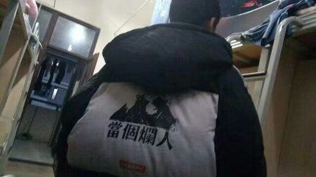 棉服质量超赞 上身效果很棒 特别帅气有个性 保暖性很好 已经推荐给室友了