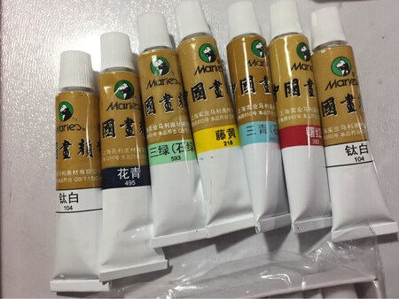 马利老牌子，质量稳定，12ml方便携带大小合适不会过期不容易断裂，国画必备，一般工笔太白，花青，三青，三绿，曙红，藤黄是常用的色，其他不用多备