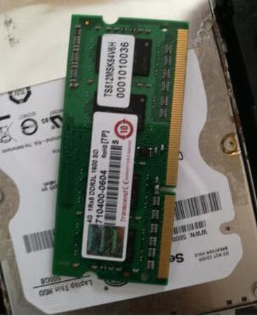 是正品，挺不错的，装上之后电脑运行快多了，同时打开ps,ai,dw也不会卡了，赞