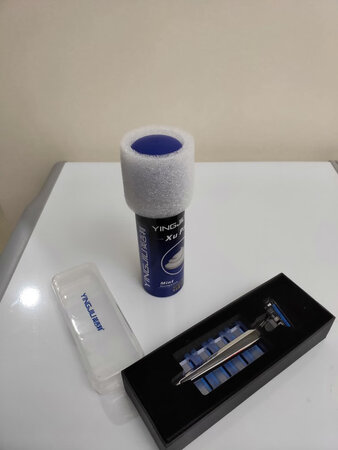 这么多贴心赠品，看着感觉质量应该也行，老公胡子重，买的5层刀片。