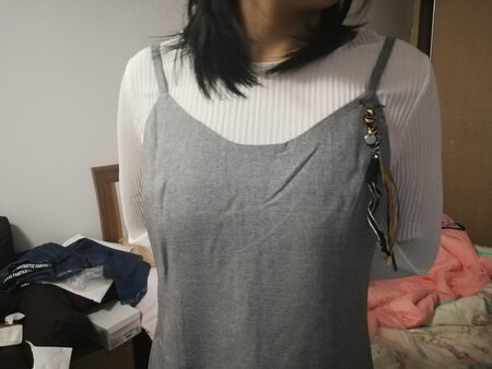 非常好看，送的小饰品也好，拉谷谷忠实粉丝，以后老婆肚子大了也可以穿。继续支持。