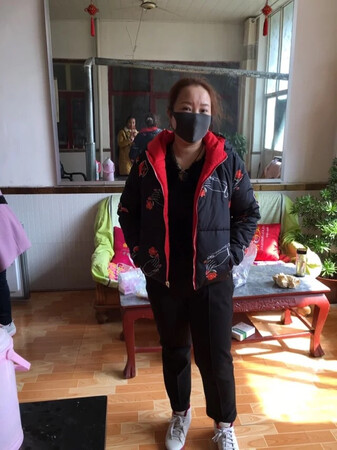 很少评价的，不过好东西要说出来让大家知道。衣服质量杠杠的保暖效果很好，是羽绒服。