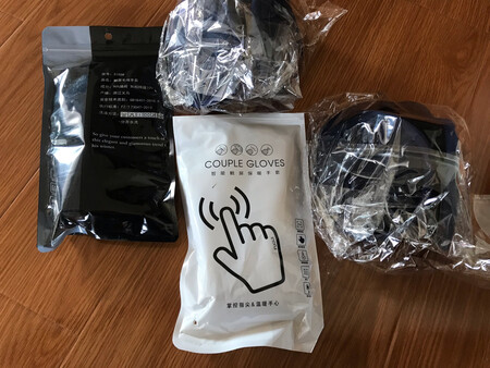 又保暖又能戴着手套点手机，冬天里真方便！还送了耳罩，不错哦！