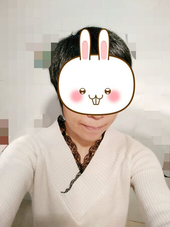 想不到这样的价钱也能买到如此好的衣服，穿上显瘦，喜欢。