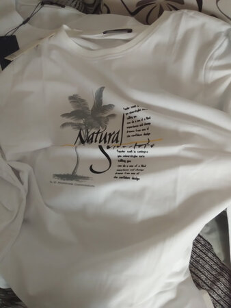 衣服很好啊！这个价位良心衣服，穿着挺舒服的，愿越做越好！