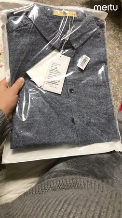 拍出来的颜色有点色差，实际颜色跟卖家图片颜色一样，是蓝色、真的很好看。