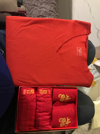 质量比较好，要是京东快递就更好了，穿上去非常舒服，下次还买。店家发货快。