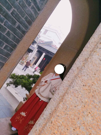 入手的第一件汉服，超级开心，客服也很好。