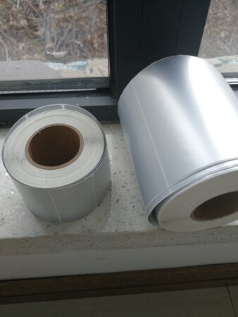亚银纸质量很好，一直在这里采购，这次买了30多卷，商家还免费给开专票，信赖京东。点赞！