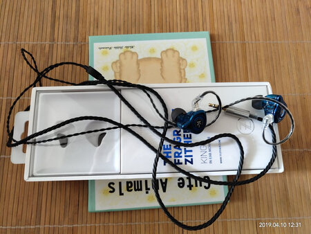 不错不错 ，效果很强大，重低音声音开到最大依就稳的一批，另外快递很给力，老板态度也不错，通通好评吧！