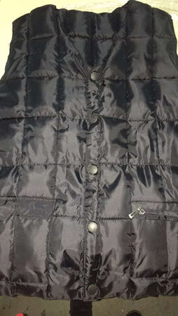 质量果然很好，不愧是我对比了半天的成果，衣服跟图片一样，面料很好，穿上一点也不冷，里边再搭个衣服，很好看，码数也很合身