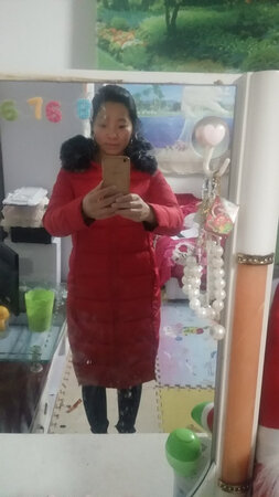 衣服很喜欢，开始买大了。后来有换了小了一号的，很修身