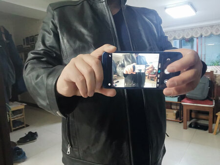已经收到了，这款皮衣确实是真皮，绵羊皮质，海宁的皮衣还真的不错，按照客服推荐选了4X，穿上挺合适的，就是不能再胖了，没有余量了。店家还送了保养油一盒。