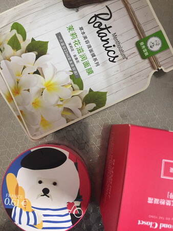 价廉物美，狗狗太可爱啦，还送了面膜，下次还来买。