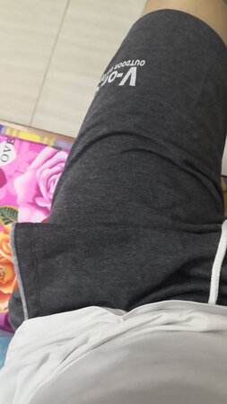 可以，客服推荐的尺码，合身好看。略薄，不过价格在那，不影响心情。