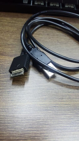 能充电 能传送数据