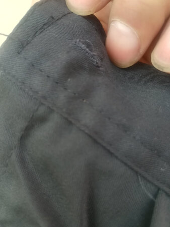 左袖没有锁扣怎么扣，标志不整，做工不仔细
